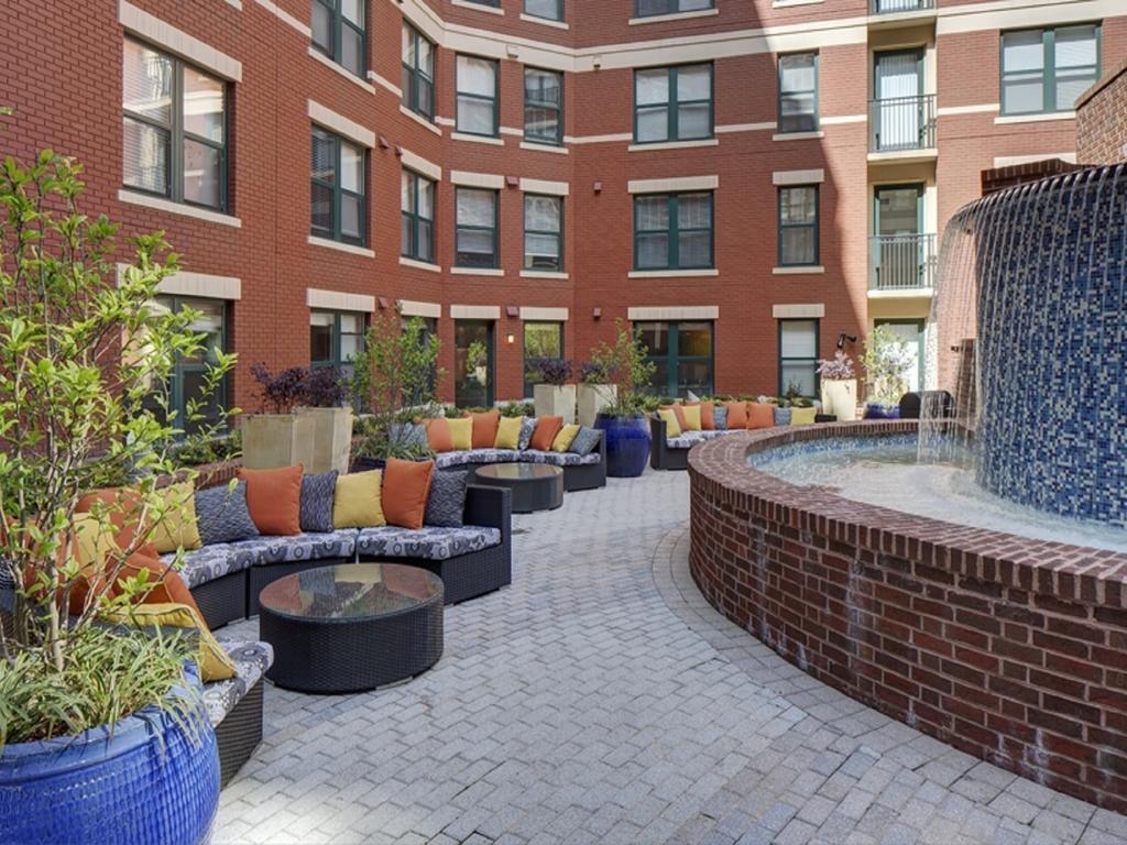 Global Luxury Suites At Thomas Circle Вашингтон Екстер'єр фото