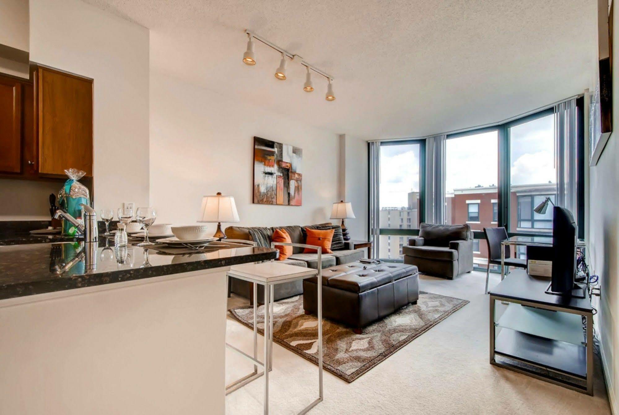 Global Luxury Suites At Thomas Circle Вашингтон Екстер'єр фото