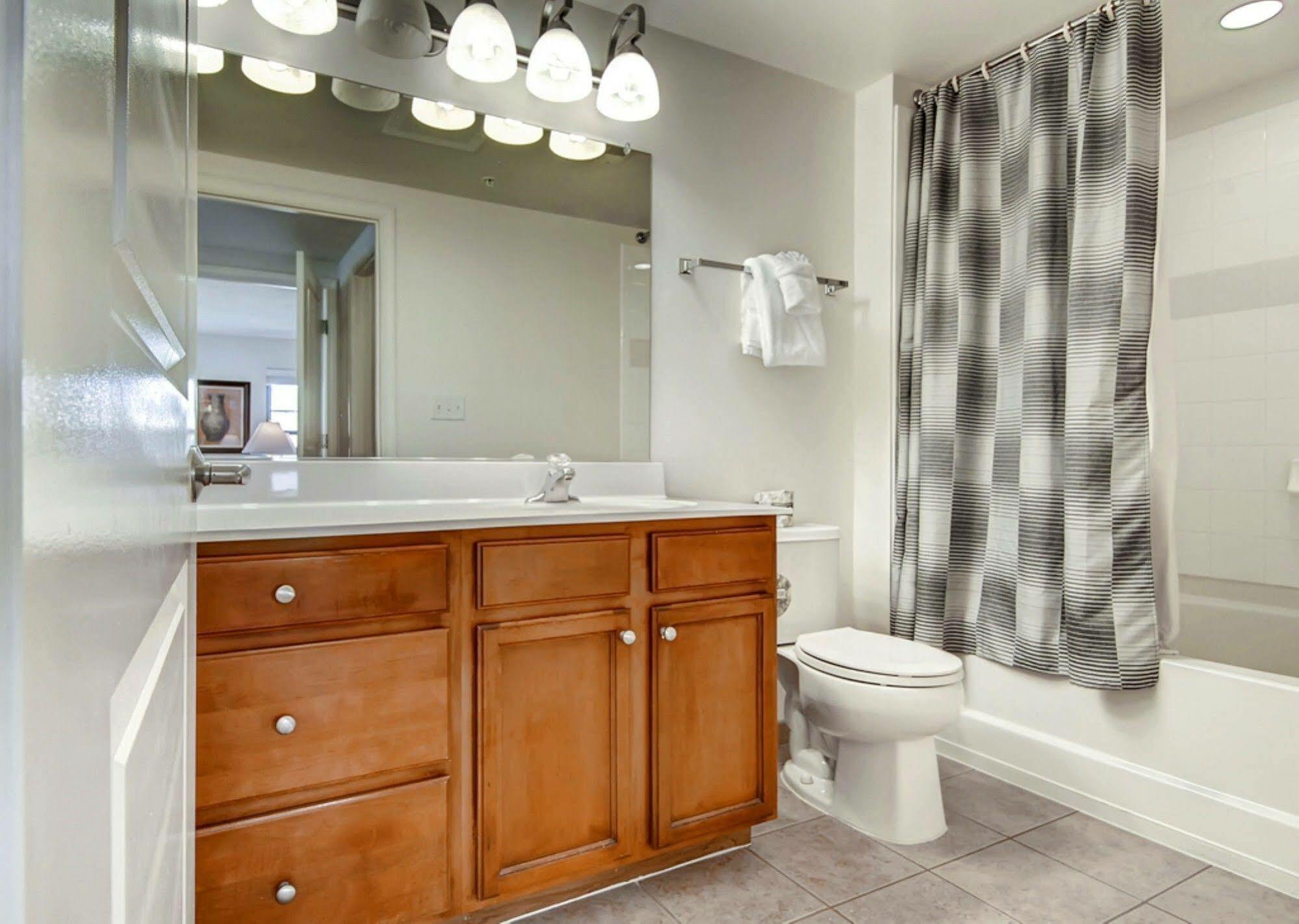 Global Luxury Suites At Thomas Circle Вашингтон Екстер'єр фото