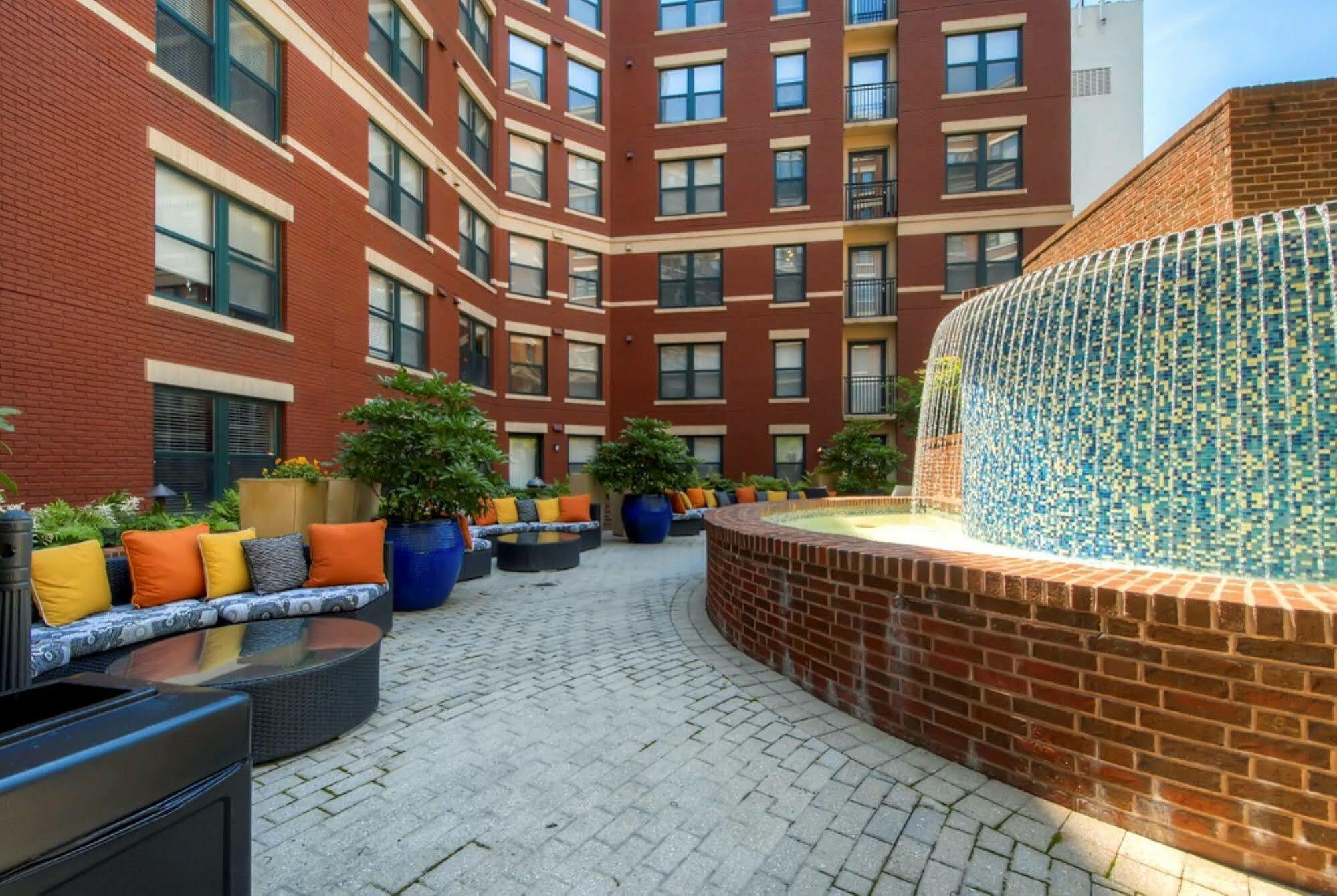 Global Luxury Suites At Thomas Circle Вашингтон Екстер'єр фото