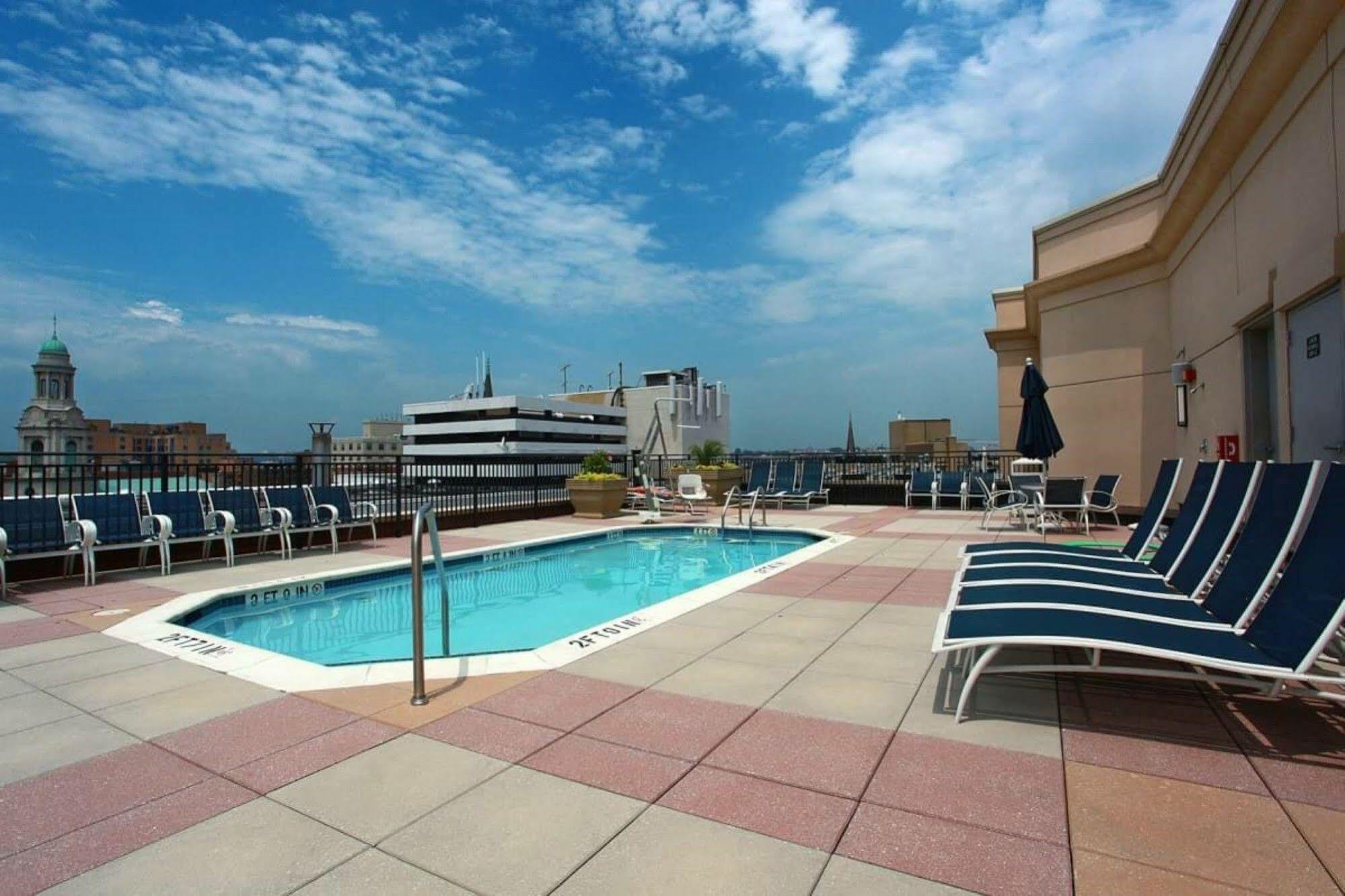 Global Luxury Suites At Thomas Circle Вашингтон Екстер'єр фото